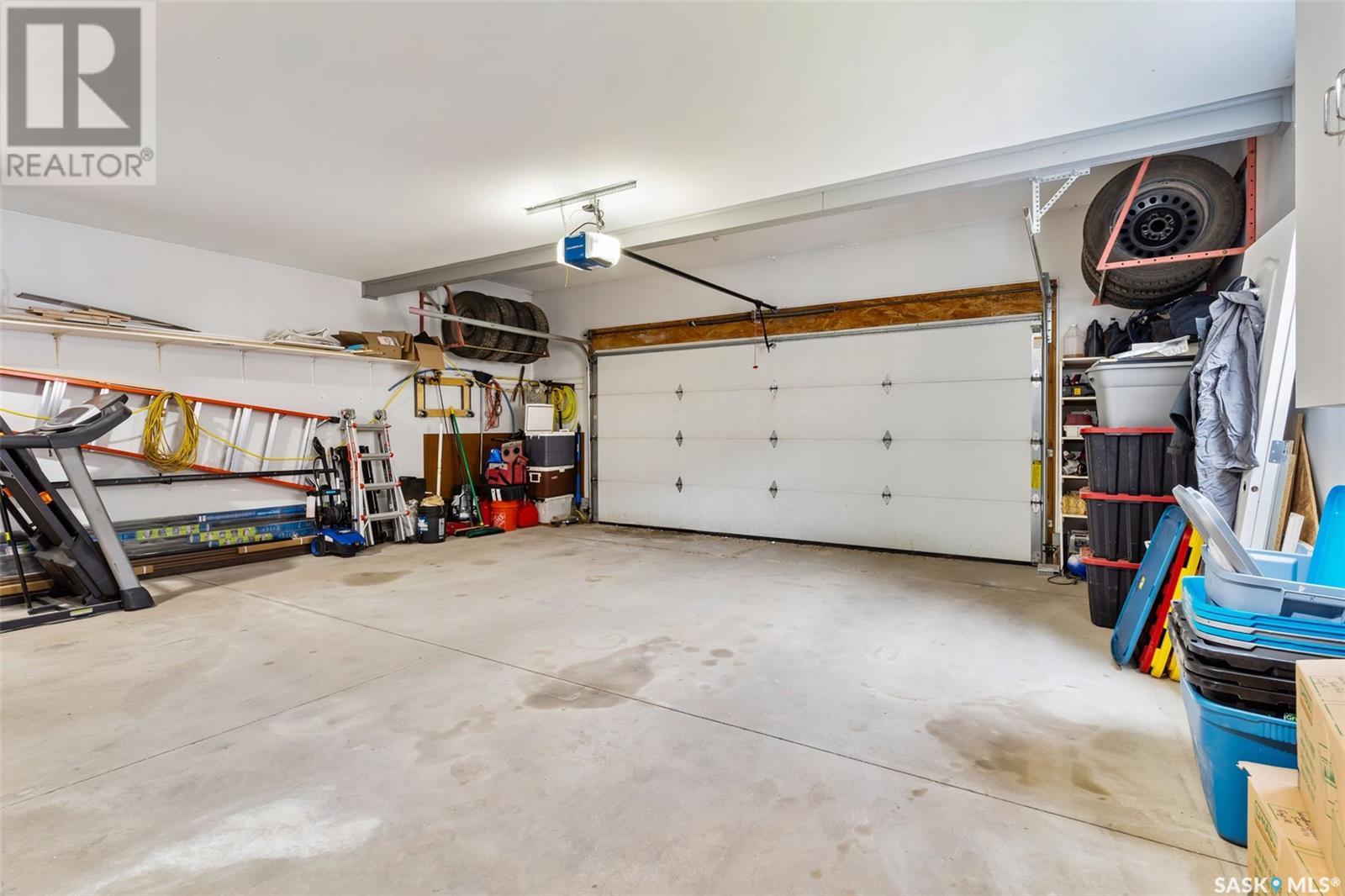 Single Family House Bi-level for Sale in  Sunninghill CRESCENT Regina 