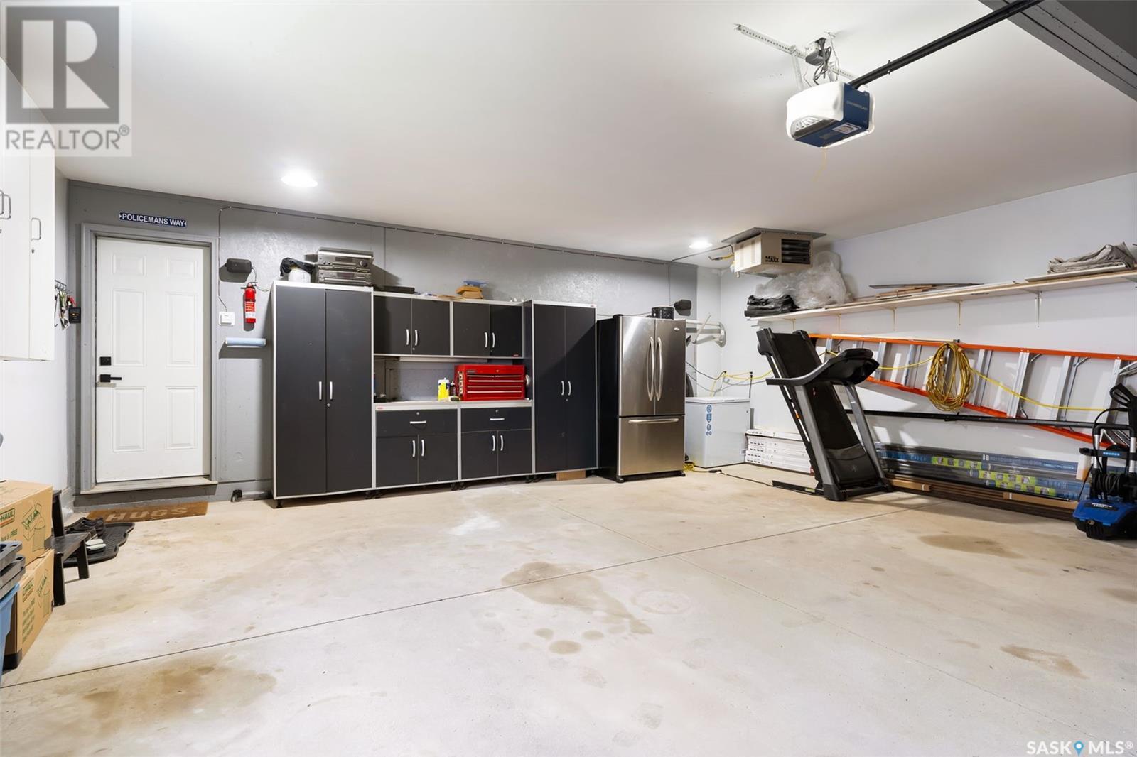 Single Family House Bi-level for Sale in  Sunninghill CRESCENT Regina 