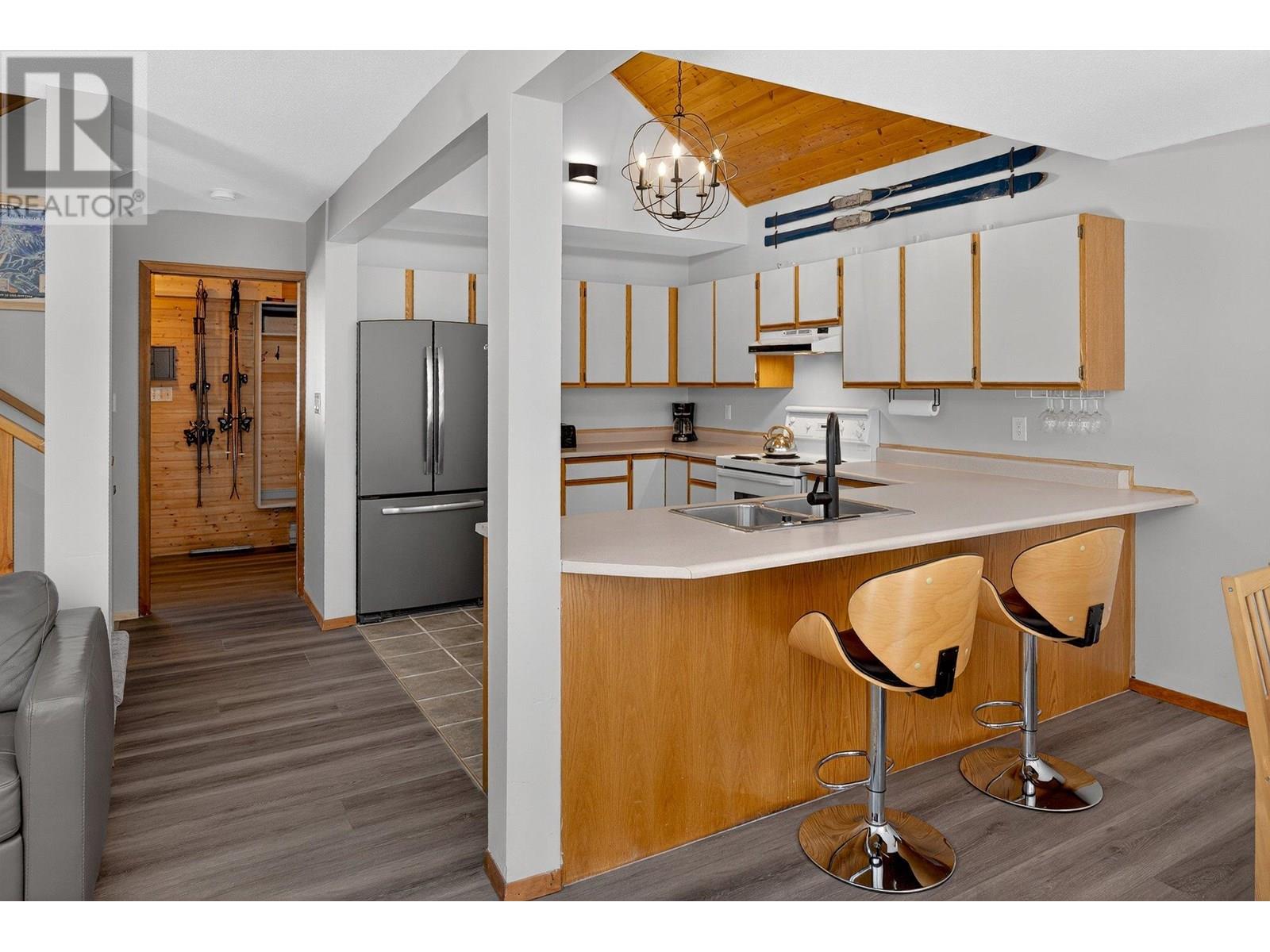 103 Whitetail Road Unit# 102, Apex Mountain