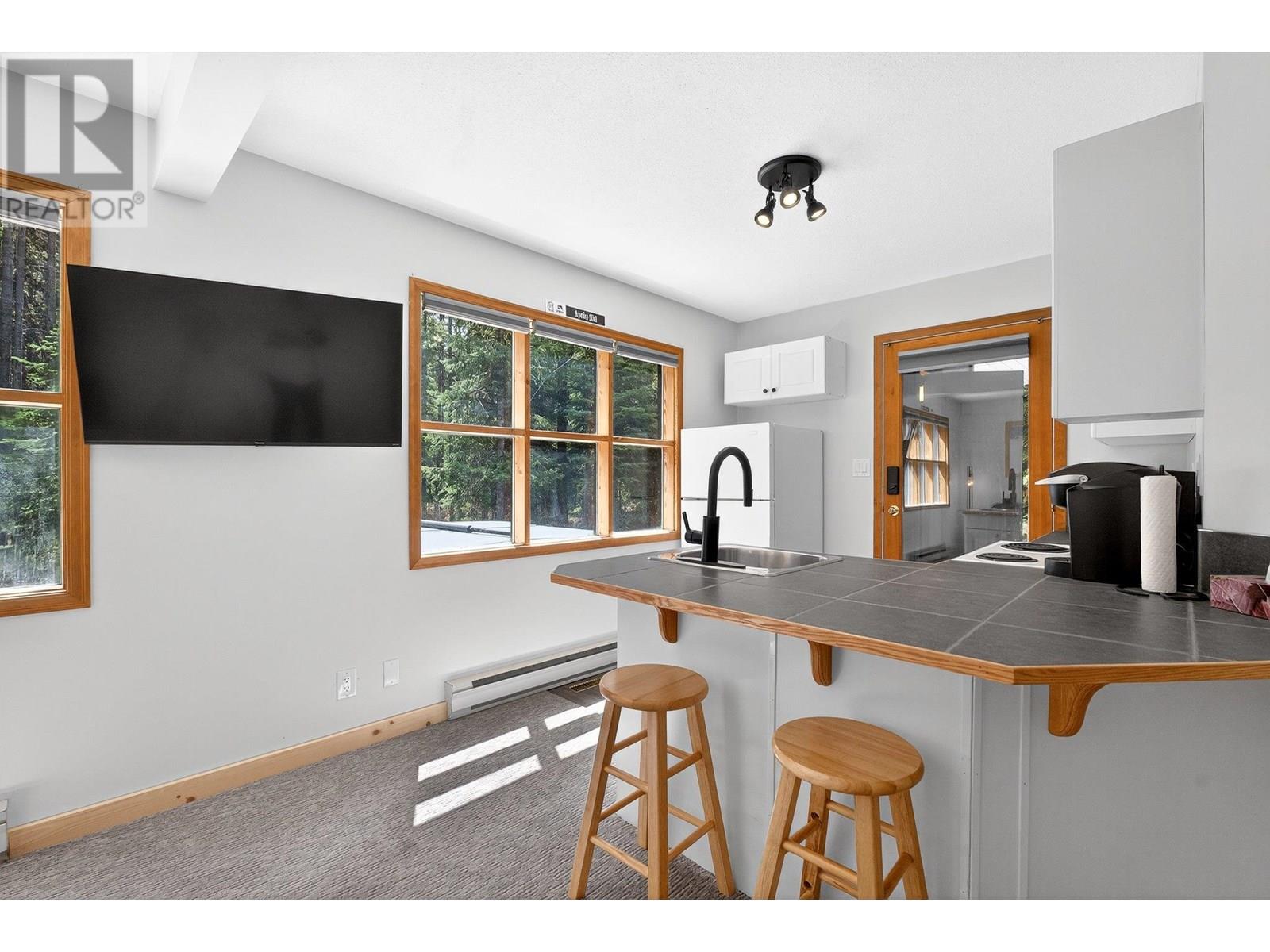 103 Whitetail Road Unit# 102, Apex Mountain