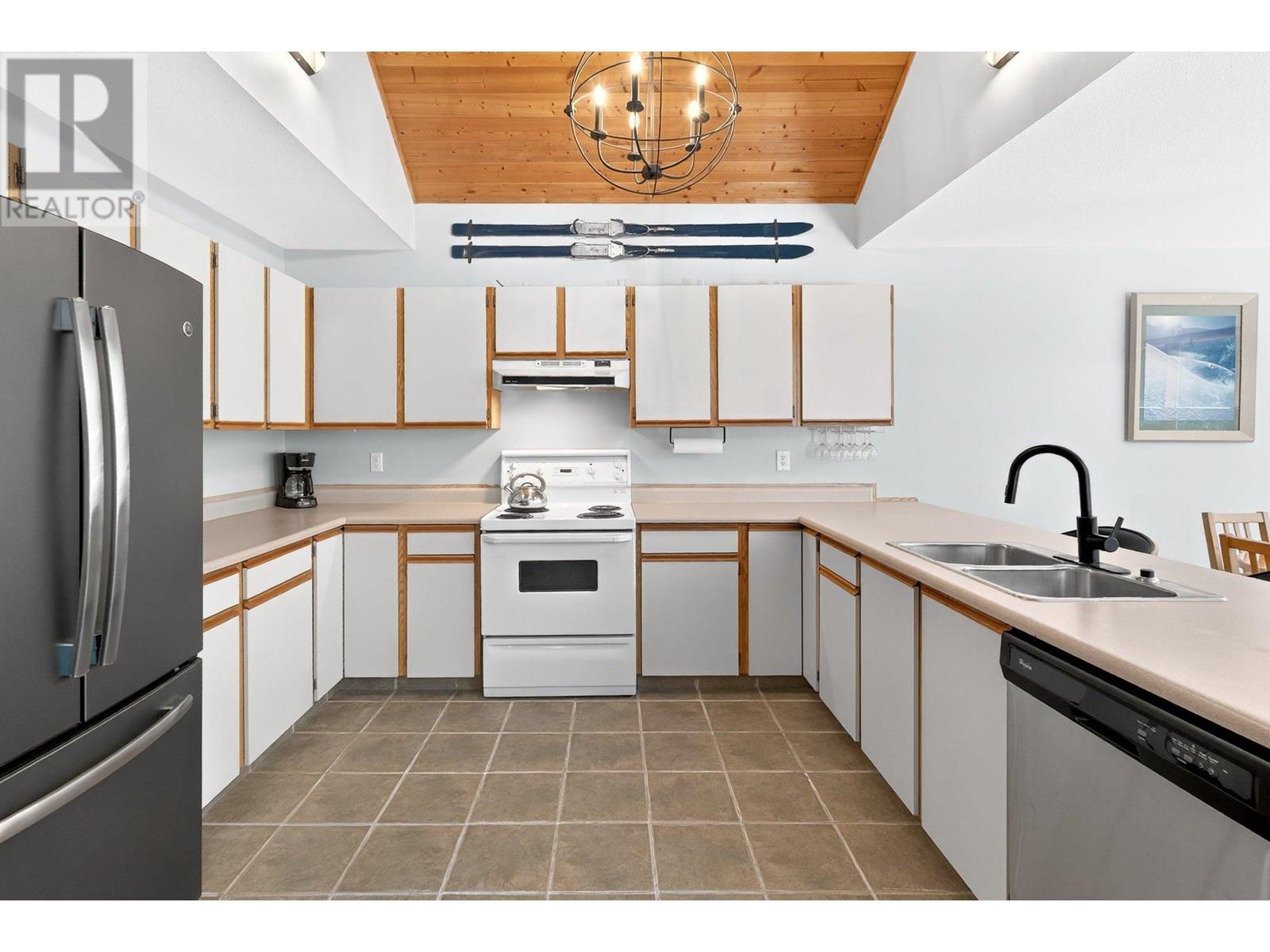 103 Whitetail Road Unit# 102, Apex Mountain