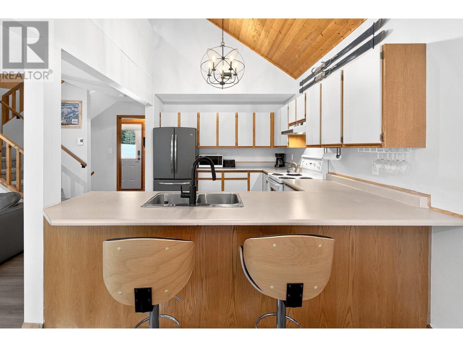 103 Whitetail Road Unit# 102, Apex Mountain