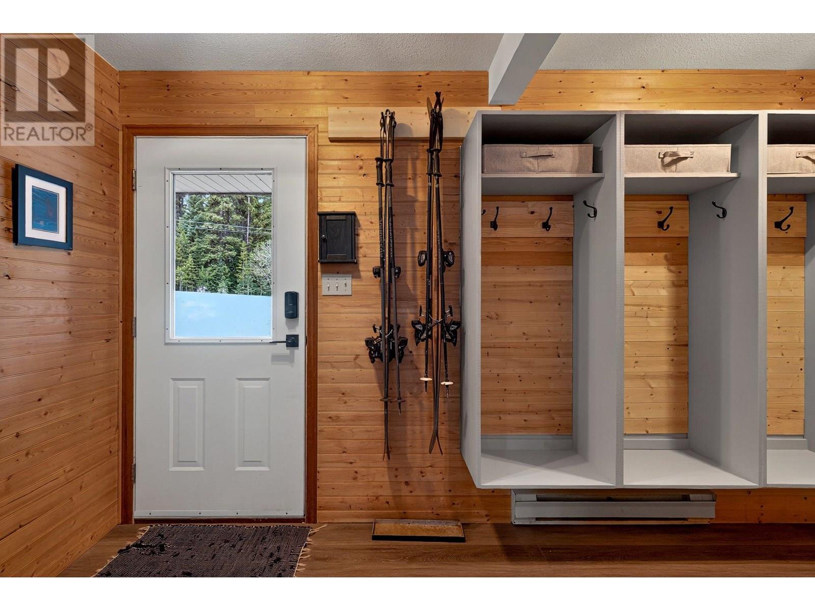 103 Whitetail Road Unit# 102, Apex Mountain