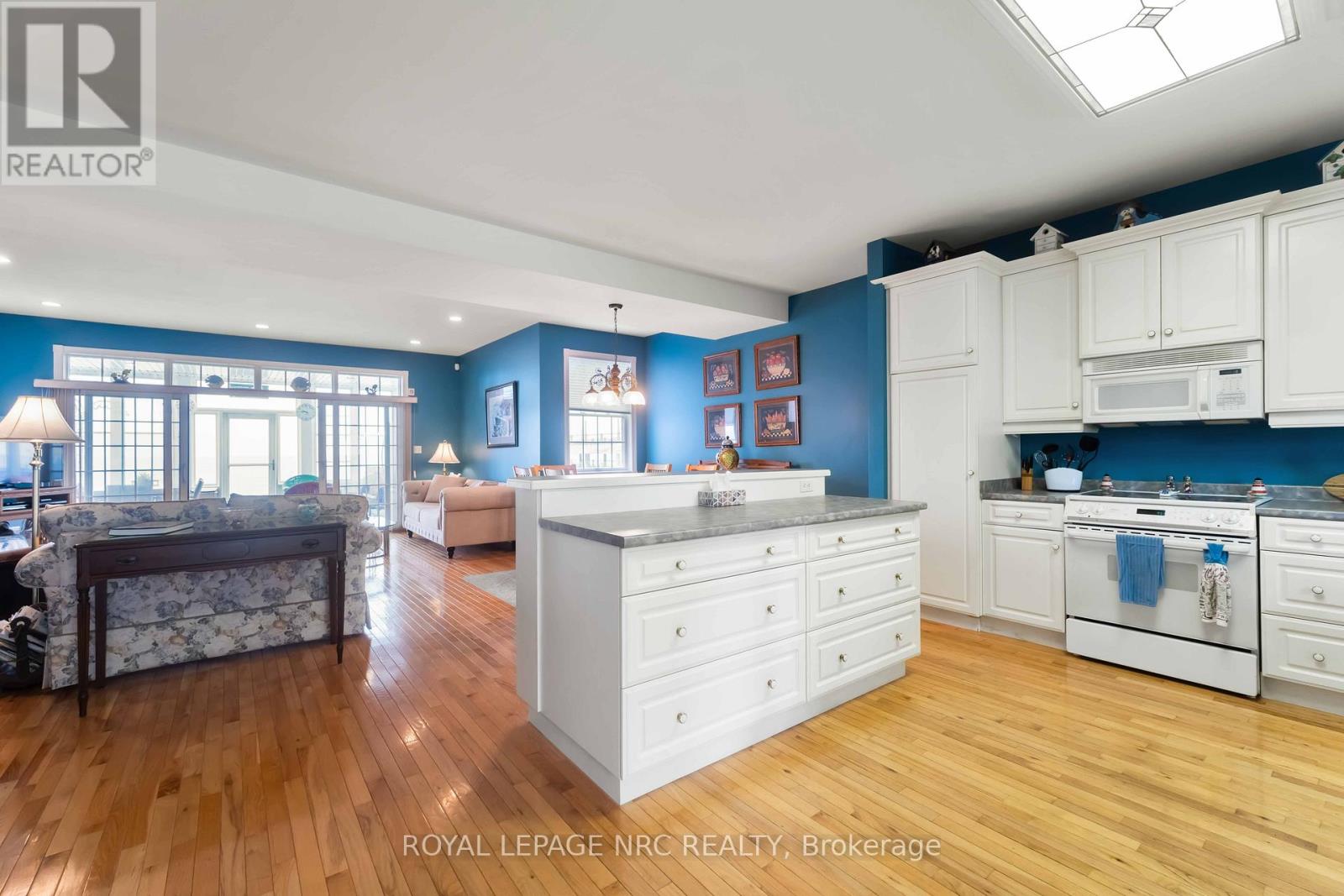41 PROMENADE WAY - 12