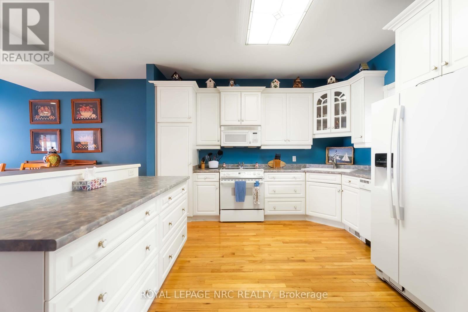 41 PROMENADE WAY - 13