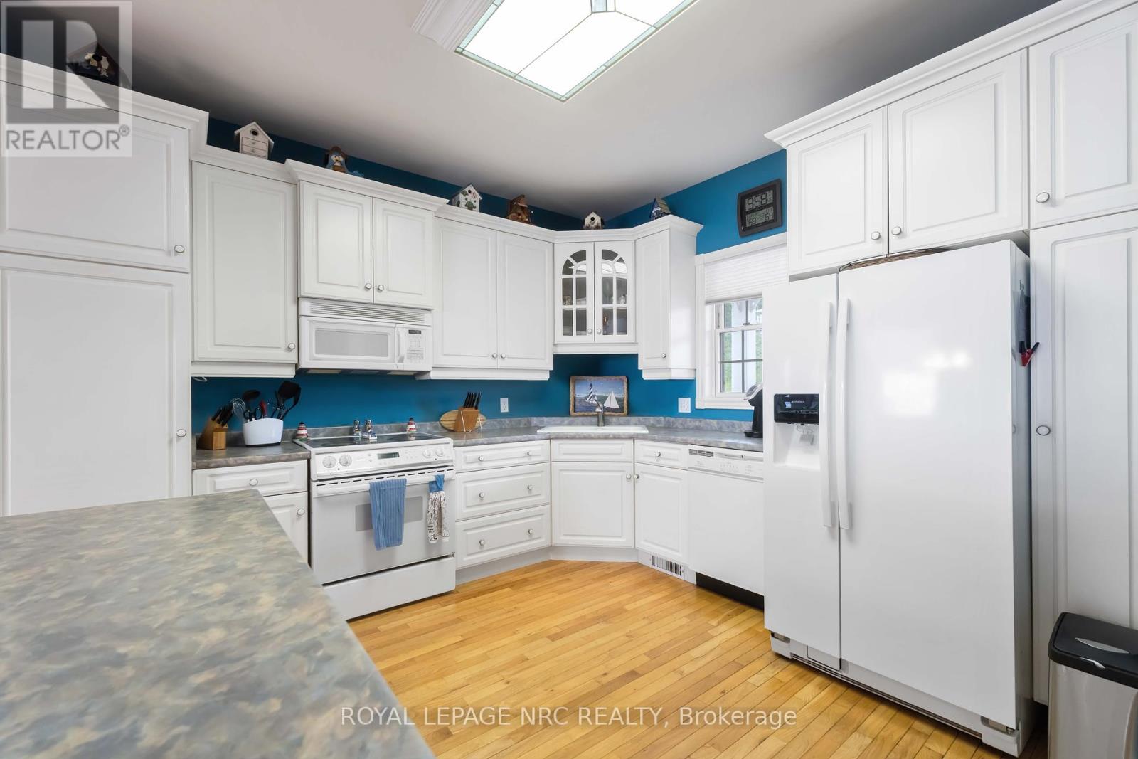 41 PROMENADE WAY - 15