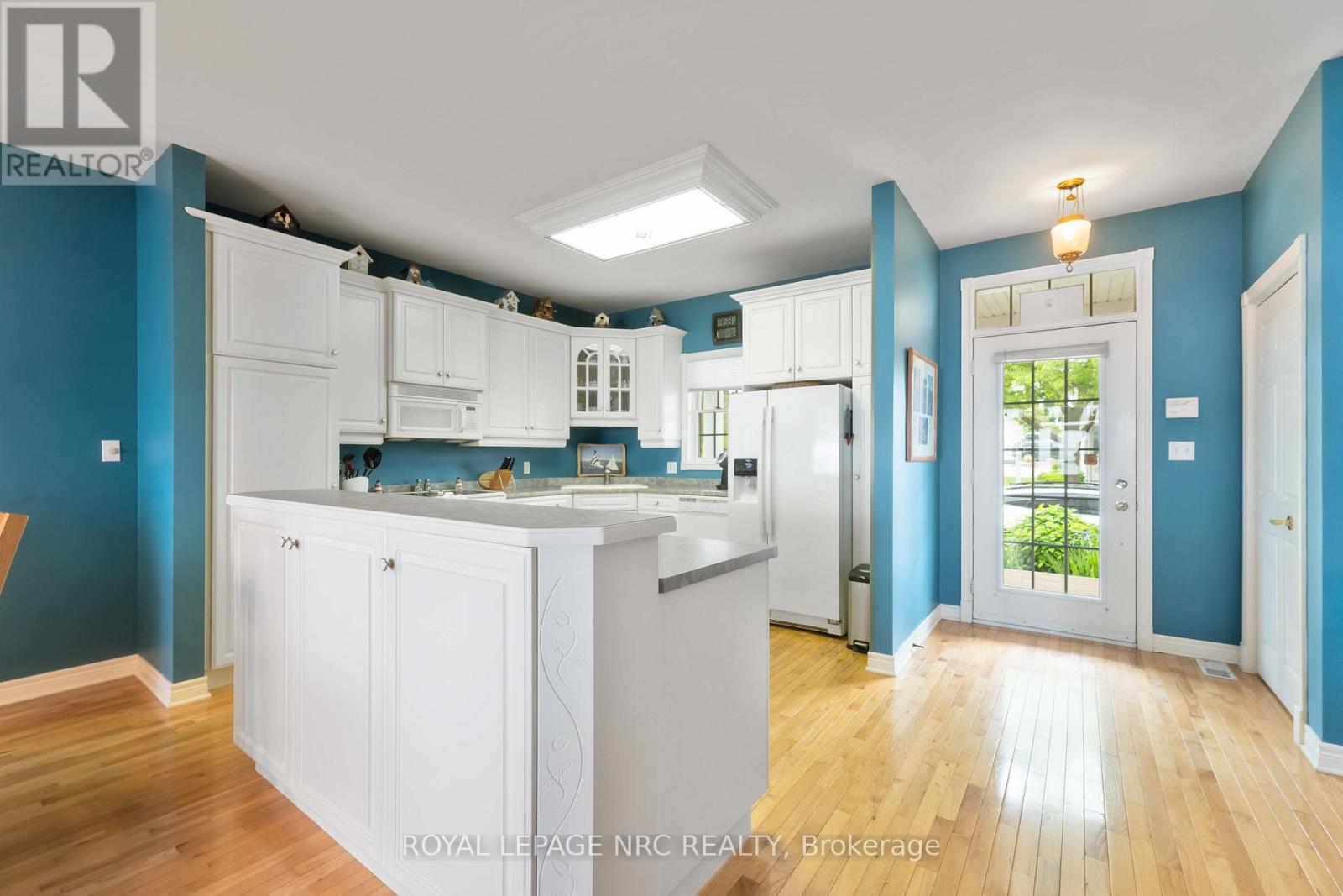 41 PROMENADE WAY - 16