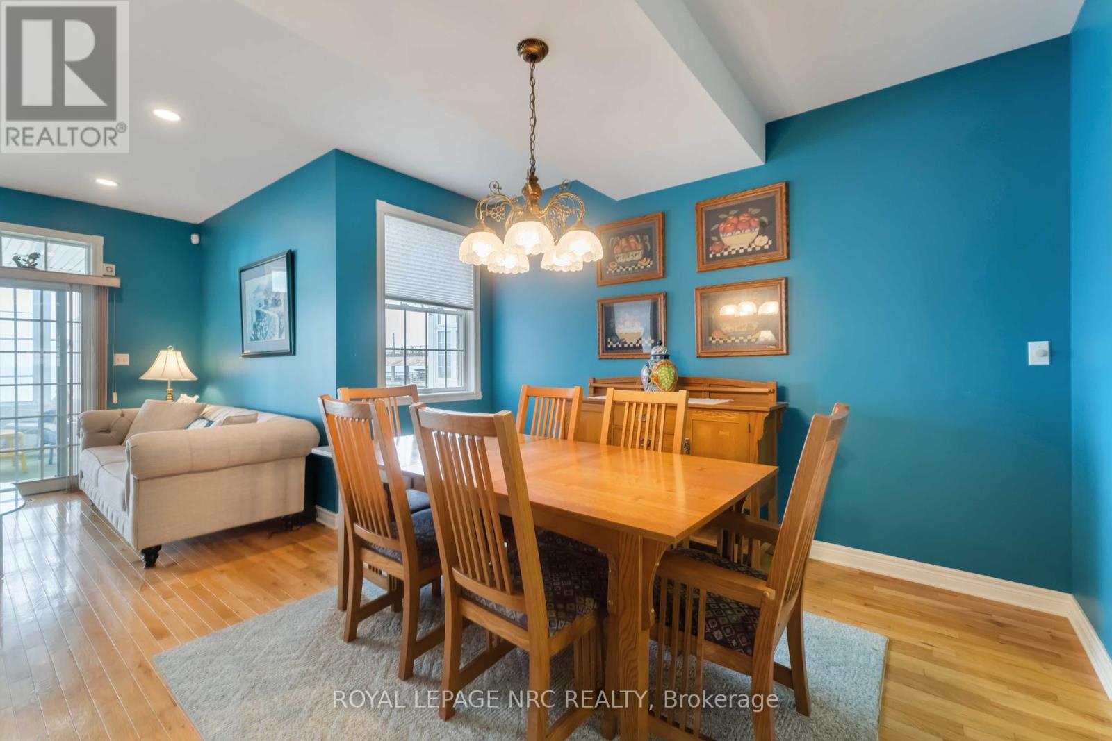 41 PROMENADE WAY - 18