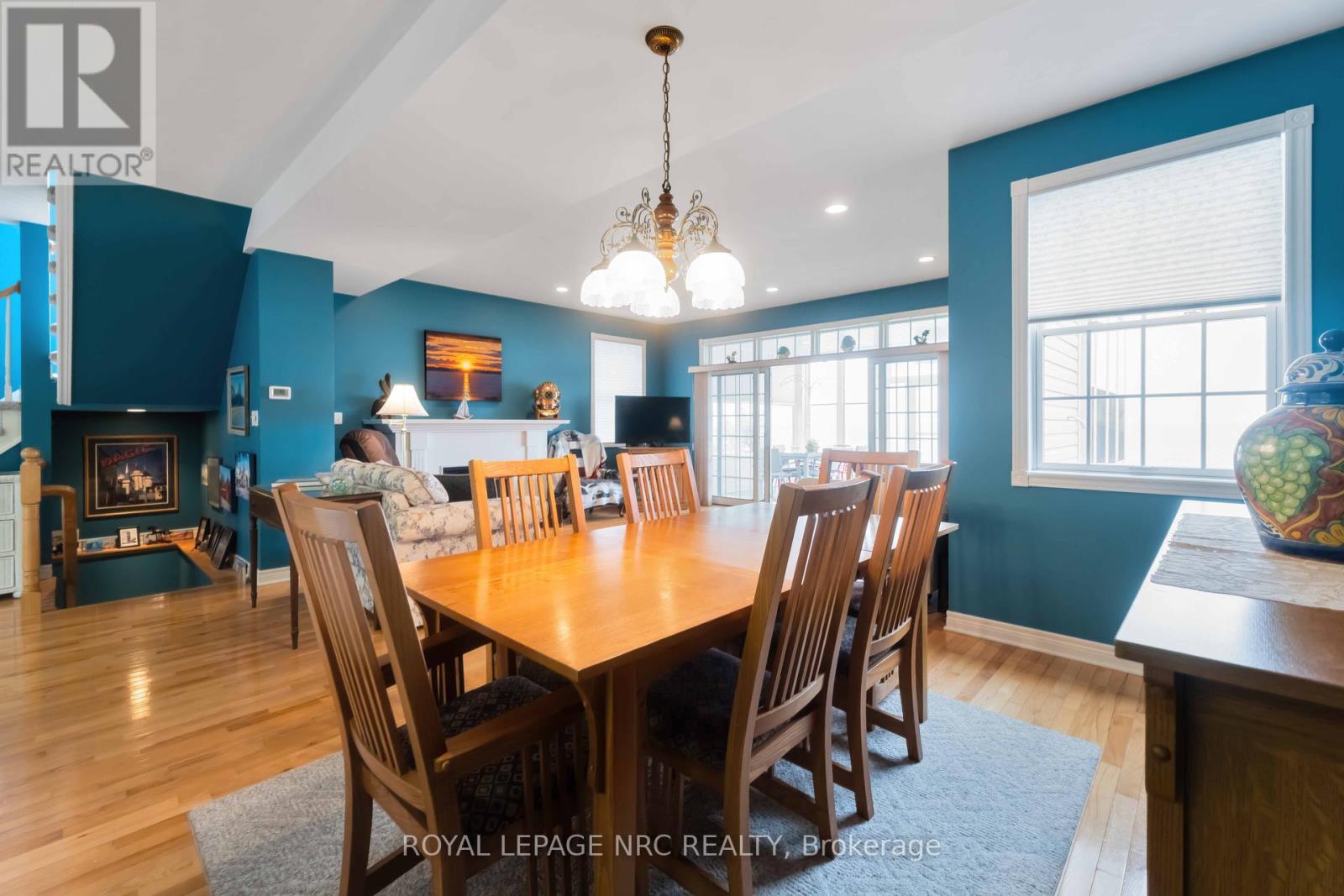 41 PROMENADE WAY - 19