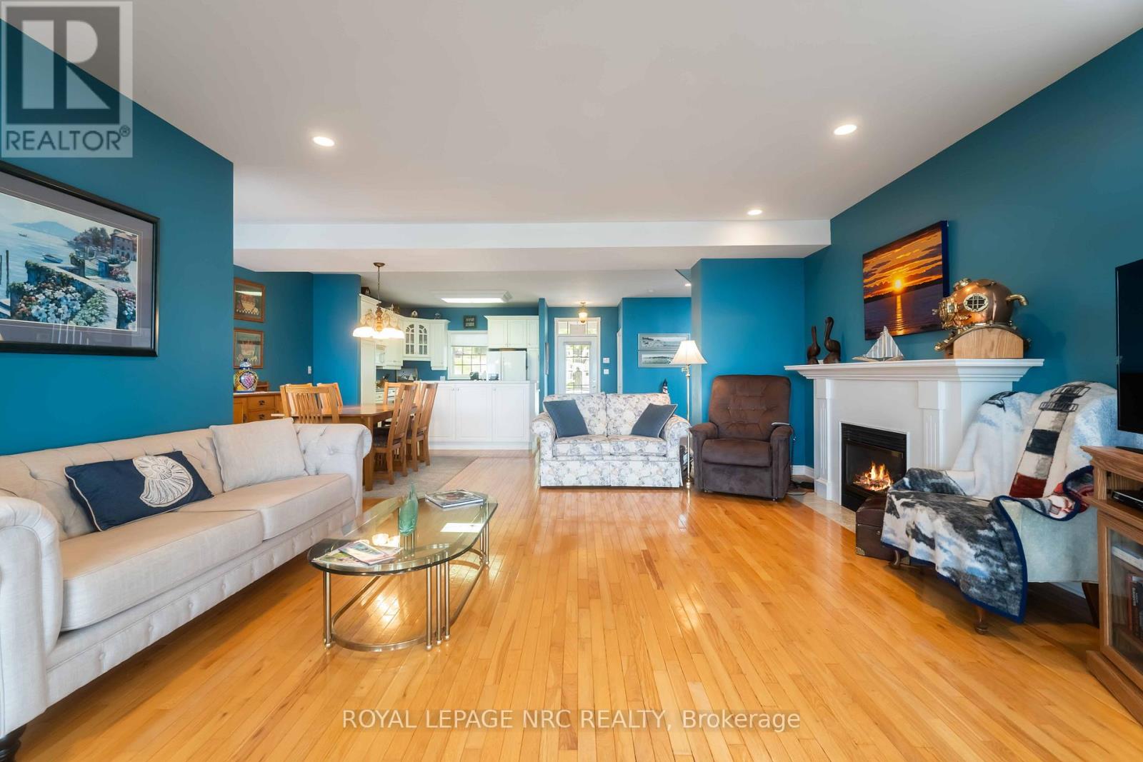 41 PROMENADE WAY - 21