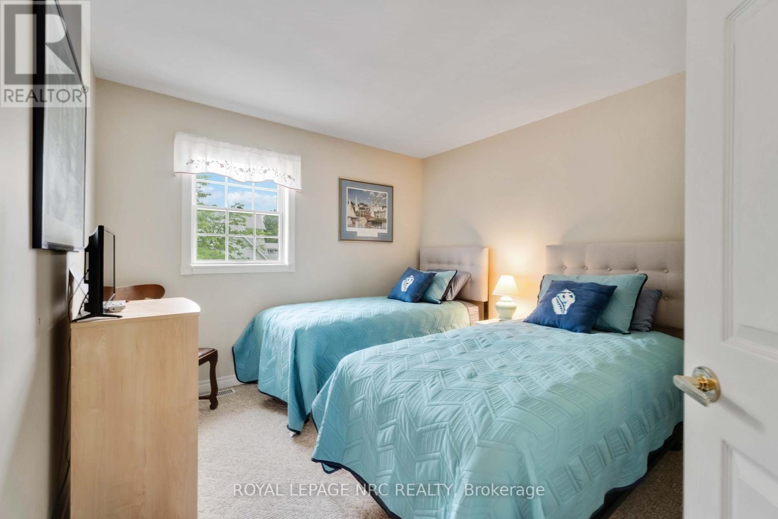 41 PROMENADE WAY - 26