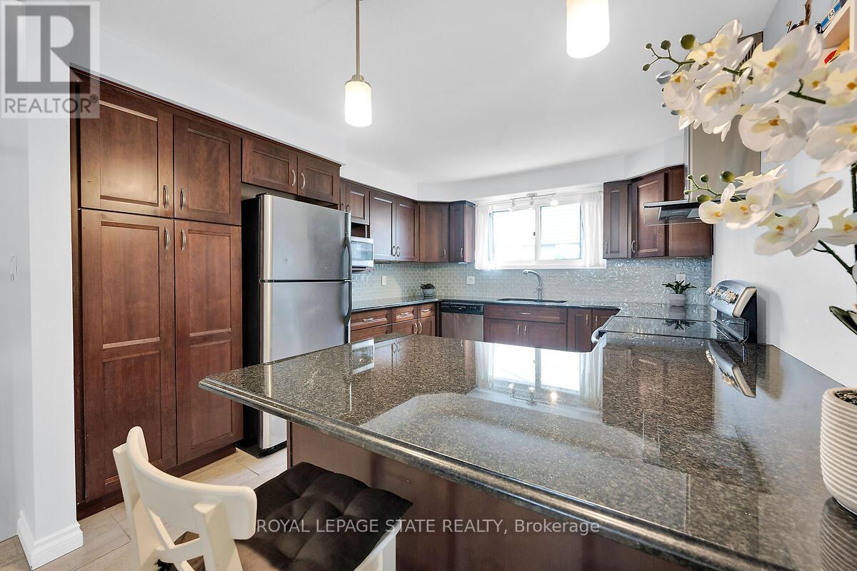 Photo 7 of 4 Bing Crescent, Hamilton ON