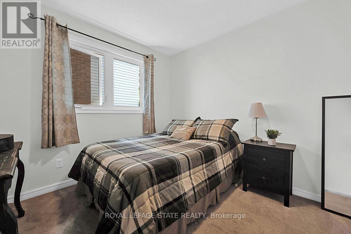 Photo 9 of 4 Bing Crescent, Hamilton ON
