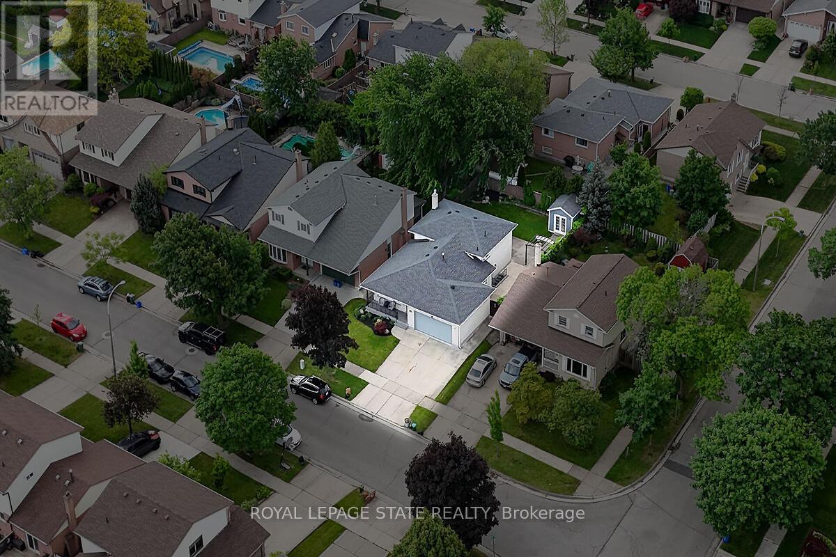 Photo 37 of 4 Bing Crescent, Hamilton ON