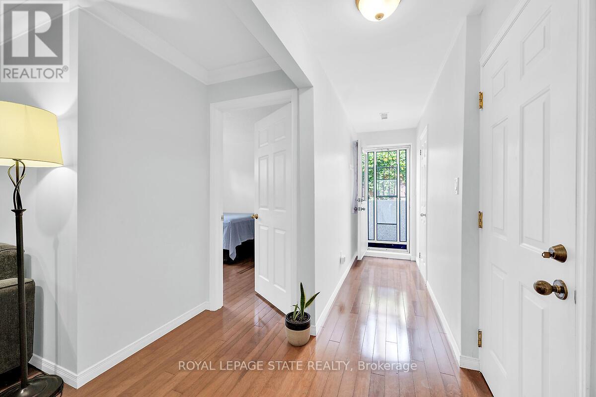 Photo 8 of 4 Bing Crescent, Hamilton ON