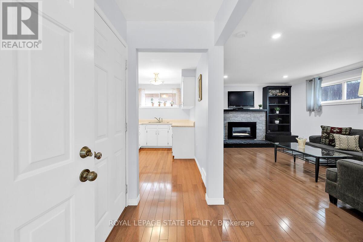 Photo 33 of 4 Bing Crescent, Hamilton ON