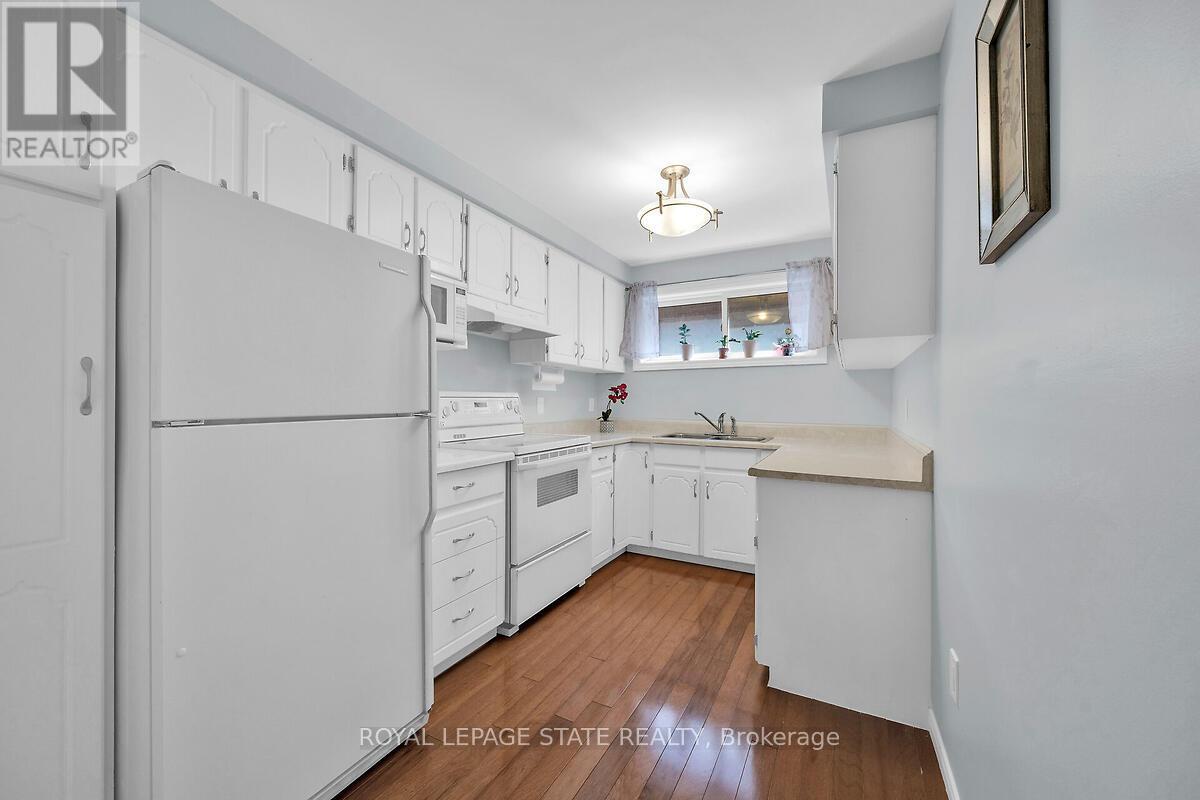Photo 1 of 4 Bing Crescent, Hamilton ON