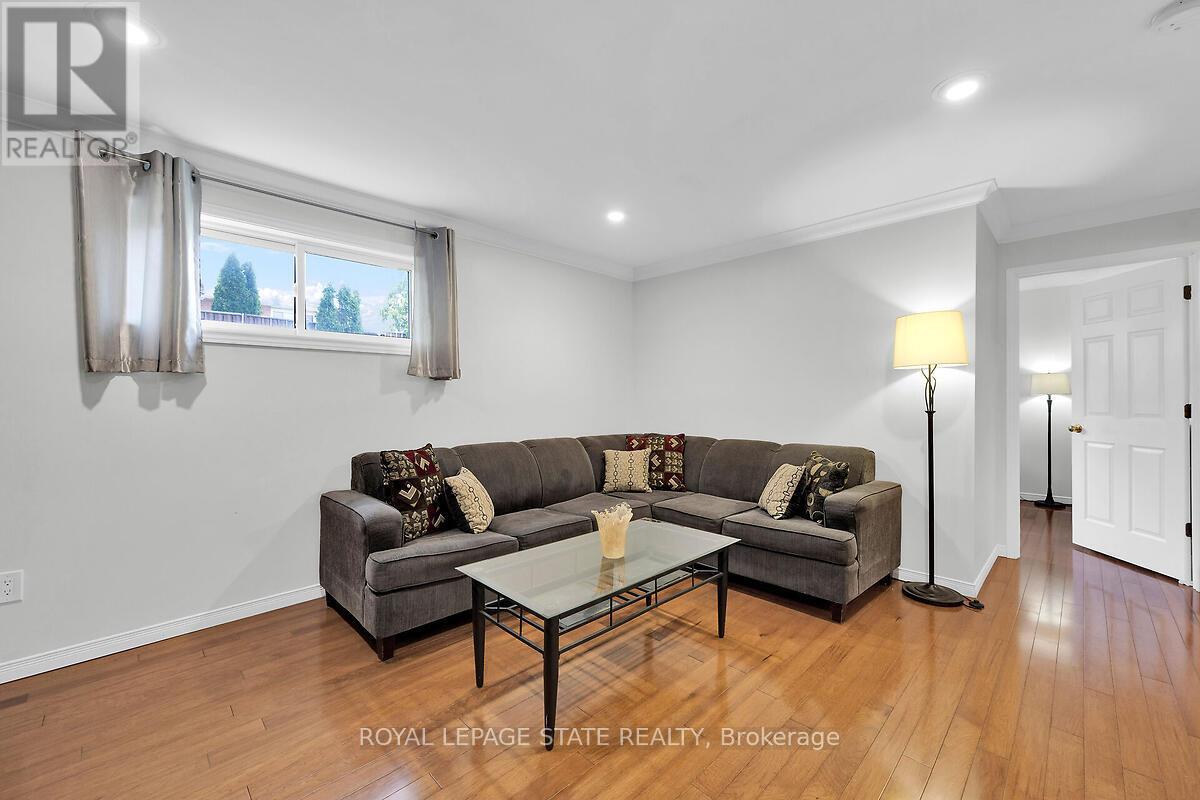 Photo 3 of 4 Bing Crescent, Hamilton ON