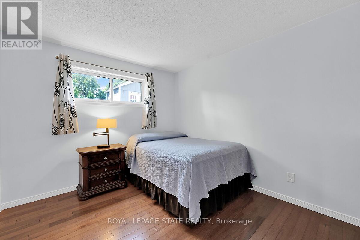 Photo 13 of 4 Bing Crescent, Hamilton ON