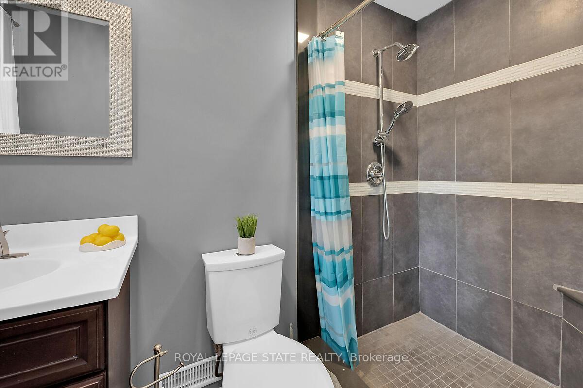 Photo 4 of 4 Bing Crescent, Hamilton ON