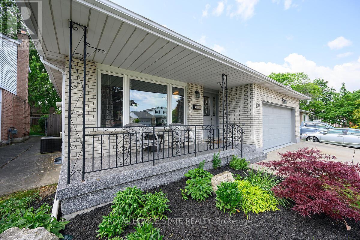 Photo 17 of 4 Bing Crescent, Hamilton ON