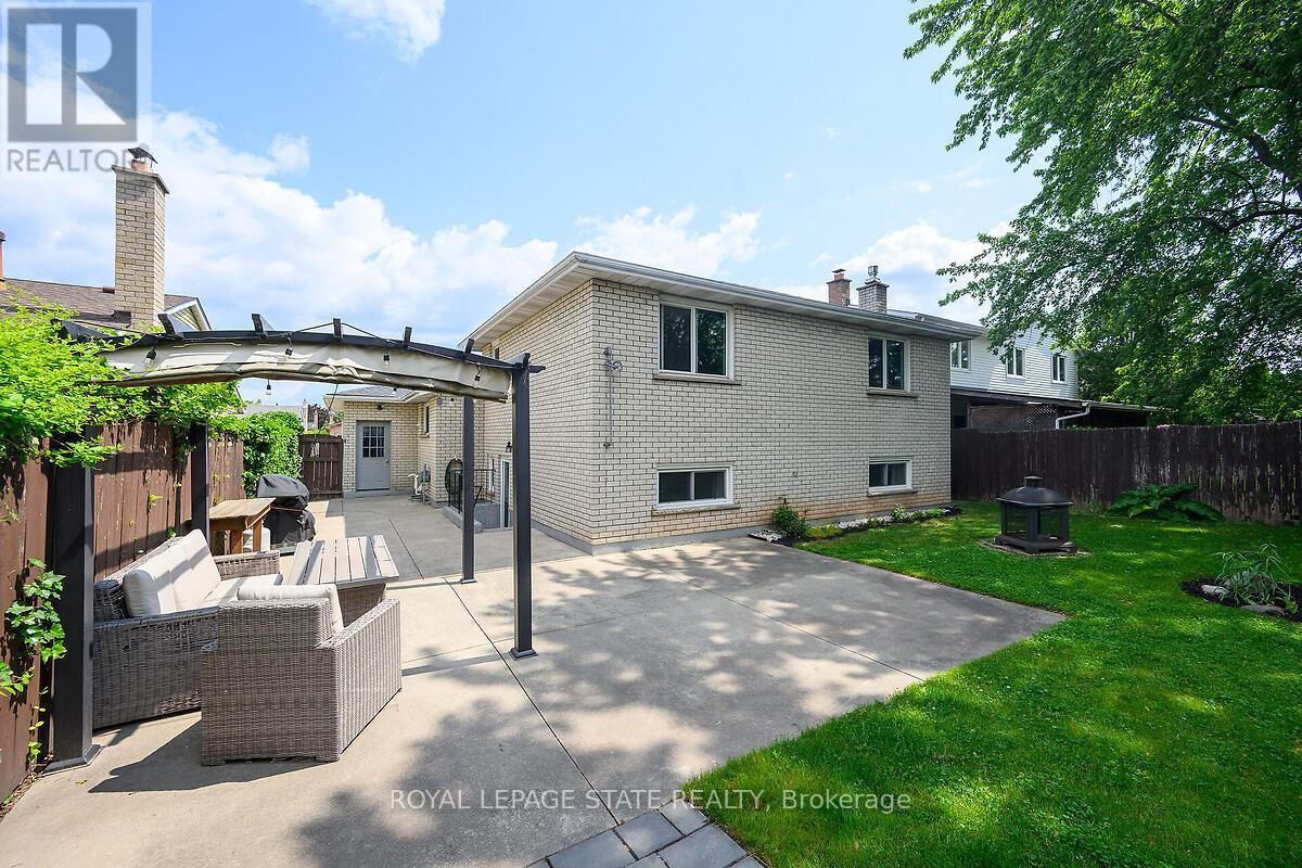 Photo 43 of 4 Bing Crescent, Hamilton ON
