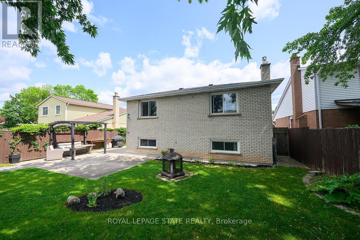 Photo 19 of 4 Bing Crescent, Hamilton ON