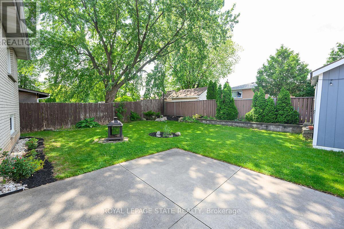 Photo 6 of 4 Bing Crescent, Hamilton ON