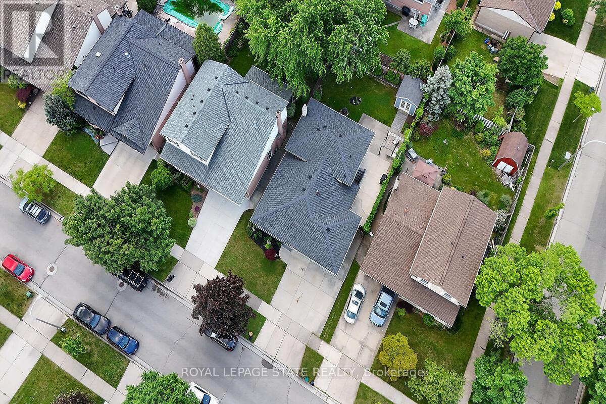 Photo 31 of 4 Bing Crescent, Hamilton ON