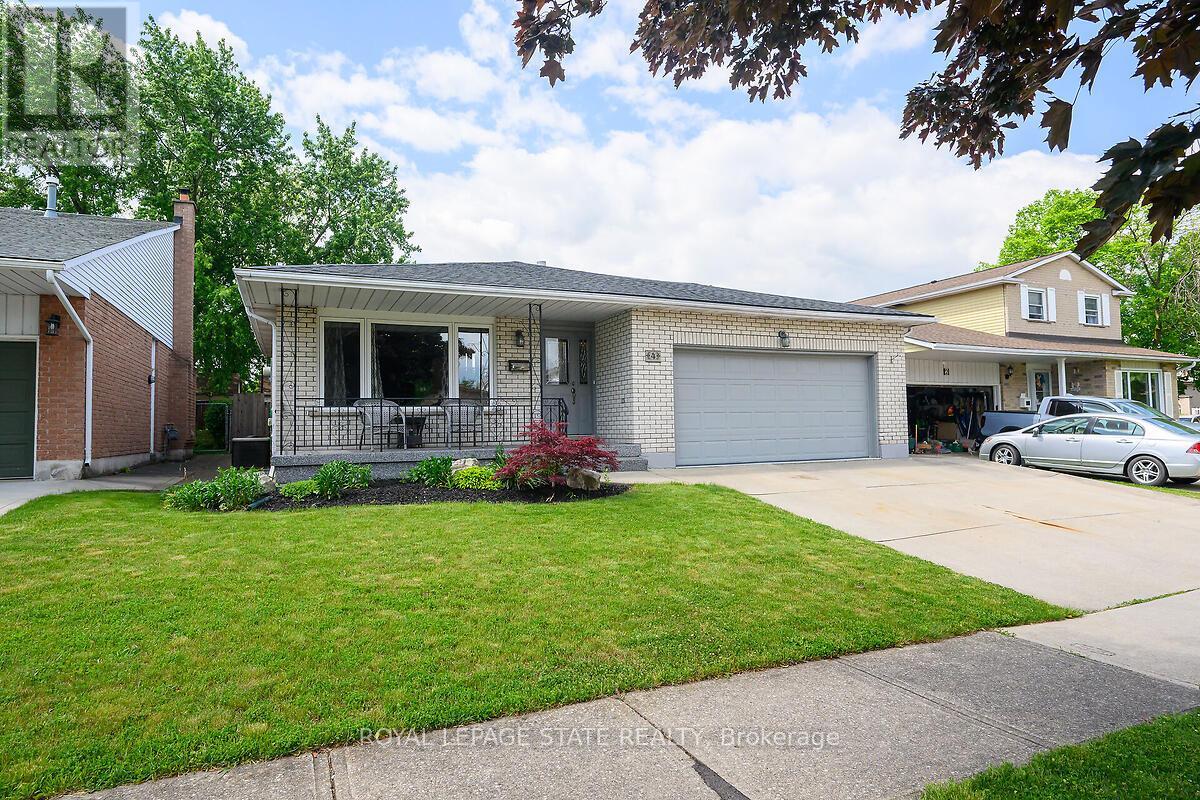 Photo 32 of 4 Bing Crescent, Hamilton ON