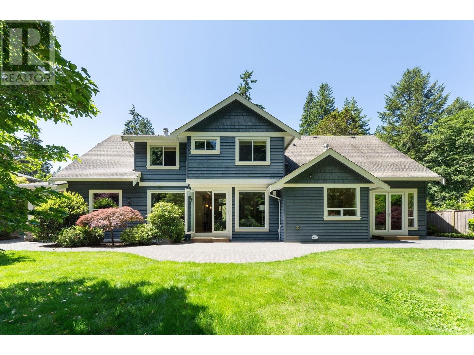 Photo 34 of 352 St James Crescent, West Vancouver BC