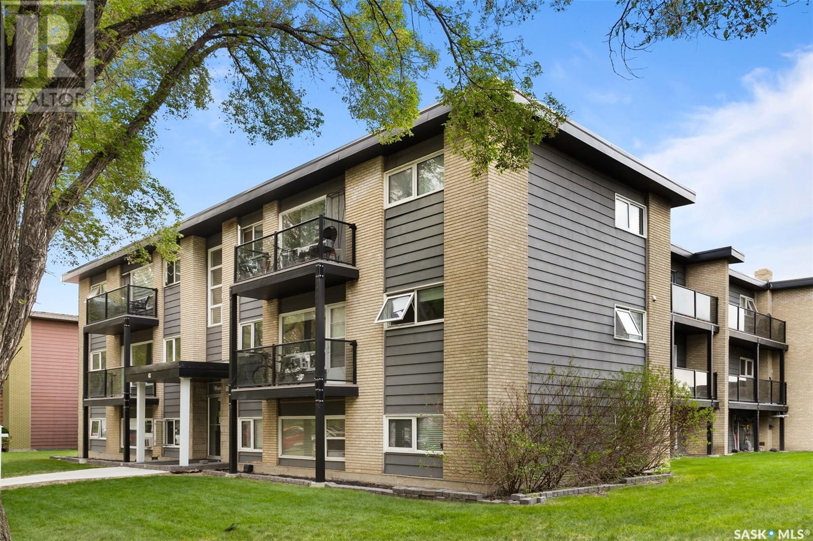 Photo 2 of 29 42 Spence Street, Regina SK