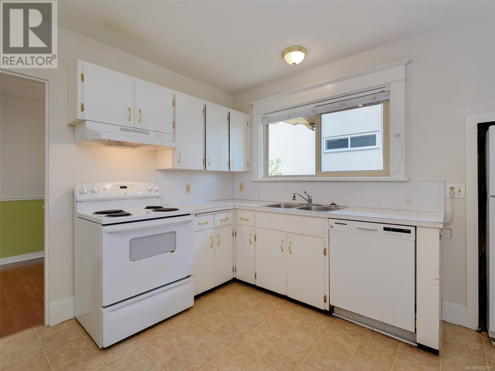1530 CLIVE DR - Image 12