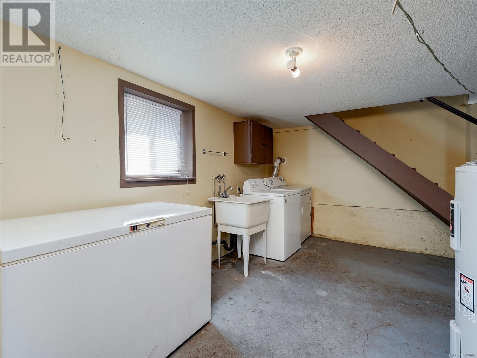 1530 CLIVE DR - Image 24