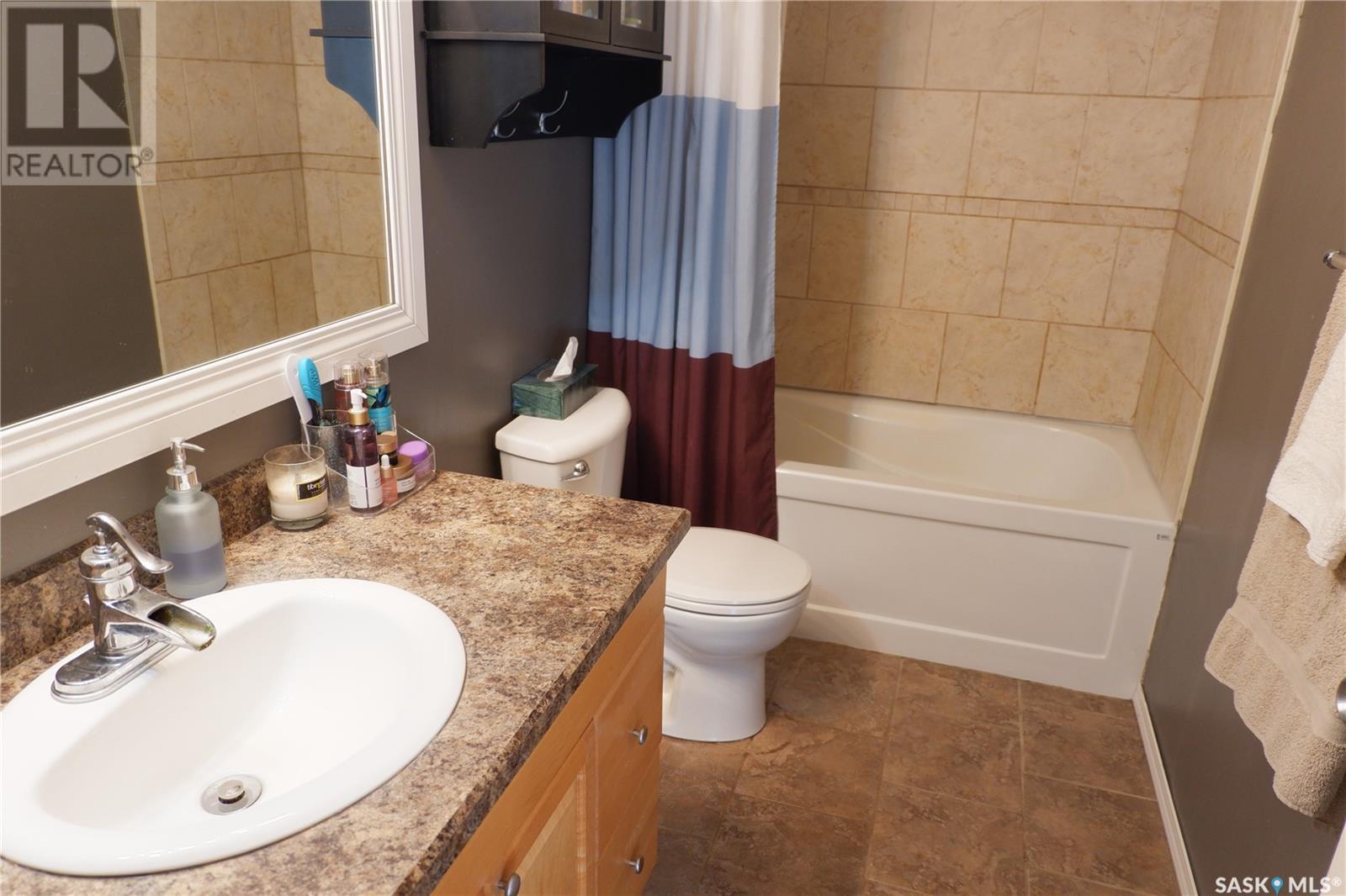 Photo 15 of 1018 Granville Avenue, Assiniboia SK