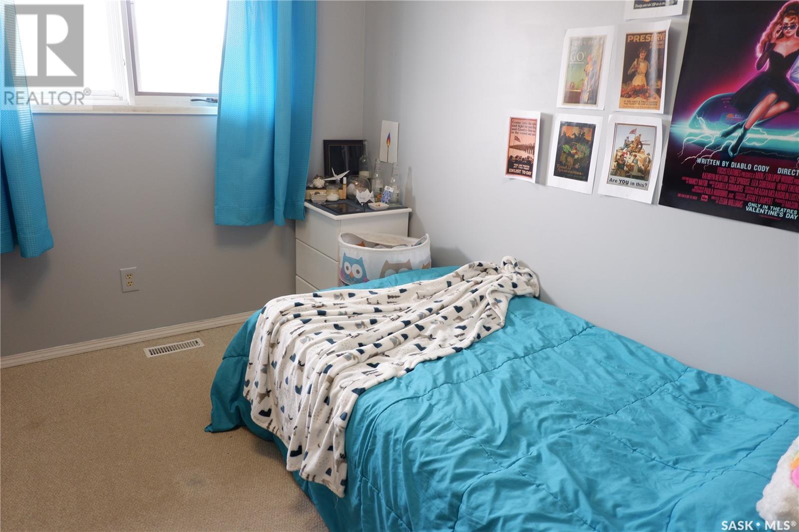 Photo 19 of 1018 Granville Avenue, Assiniboia SK