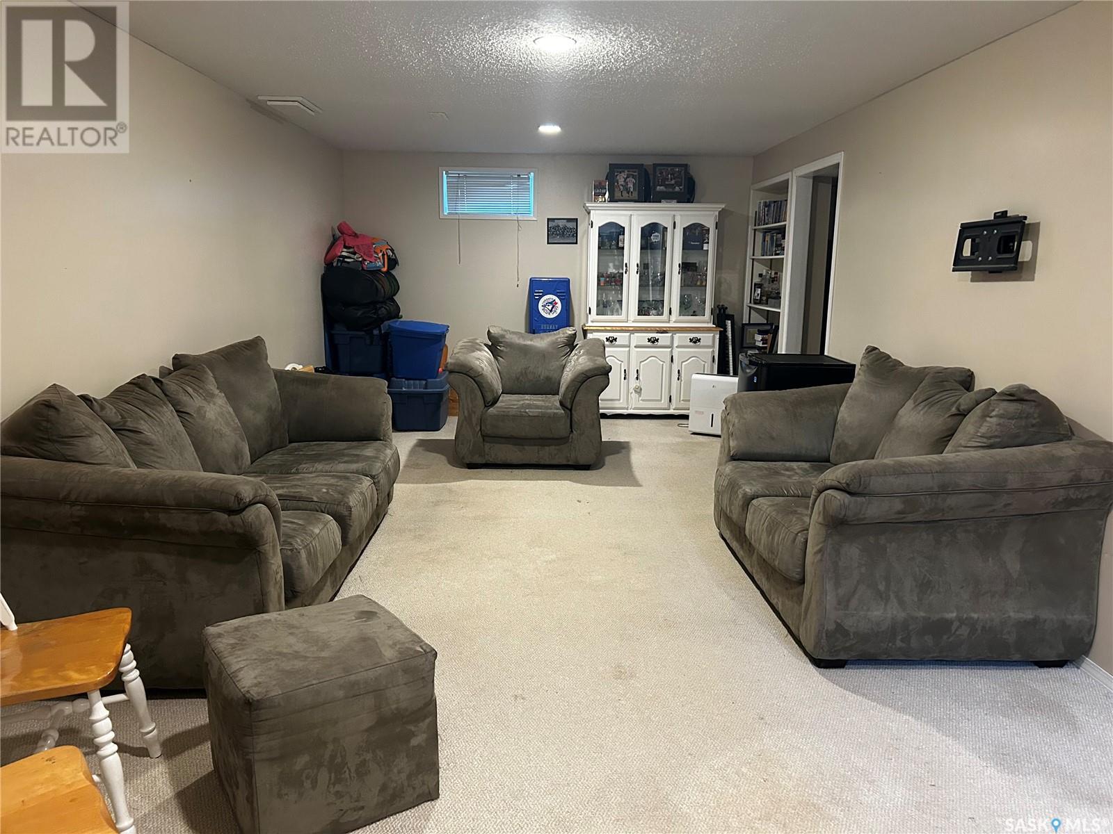 Photo 23 of 1018 Granville Avenue, Assiniboia SK