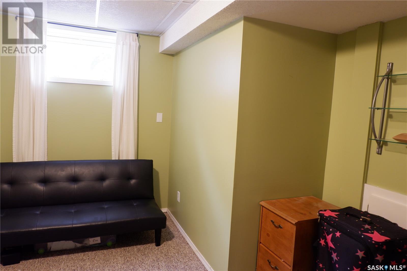 Photo 31 of 1018 Granville Avenue, Assiniboia SK