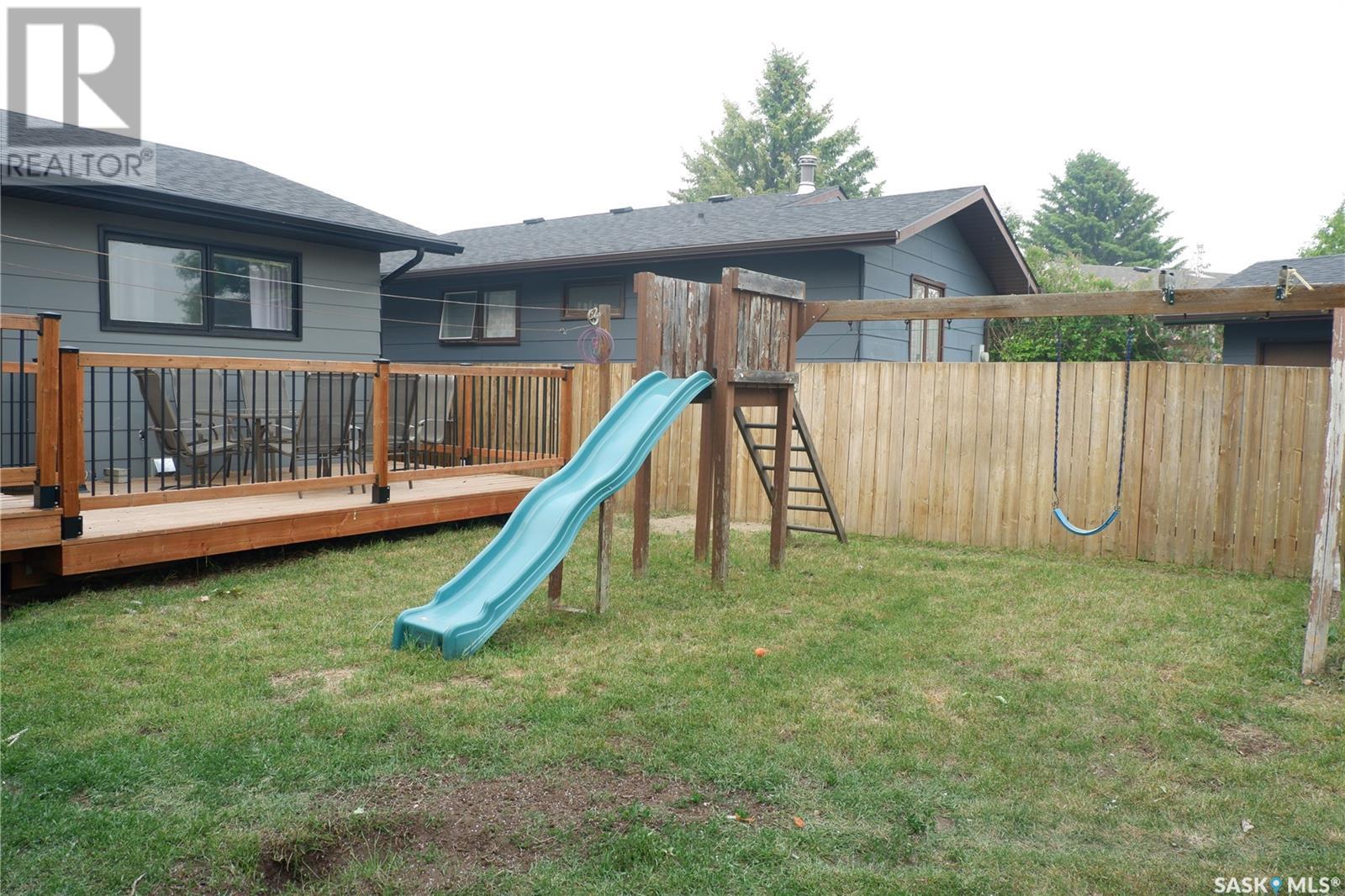 Photo 35 of 1018 Granville Avenue, Assiniboia SK