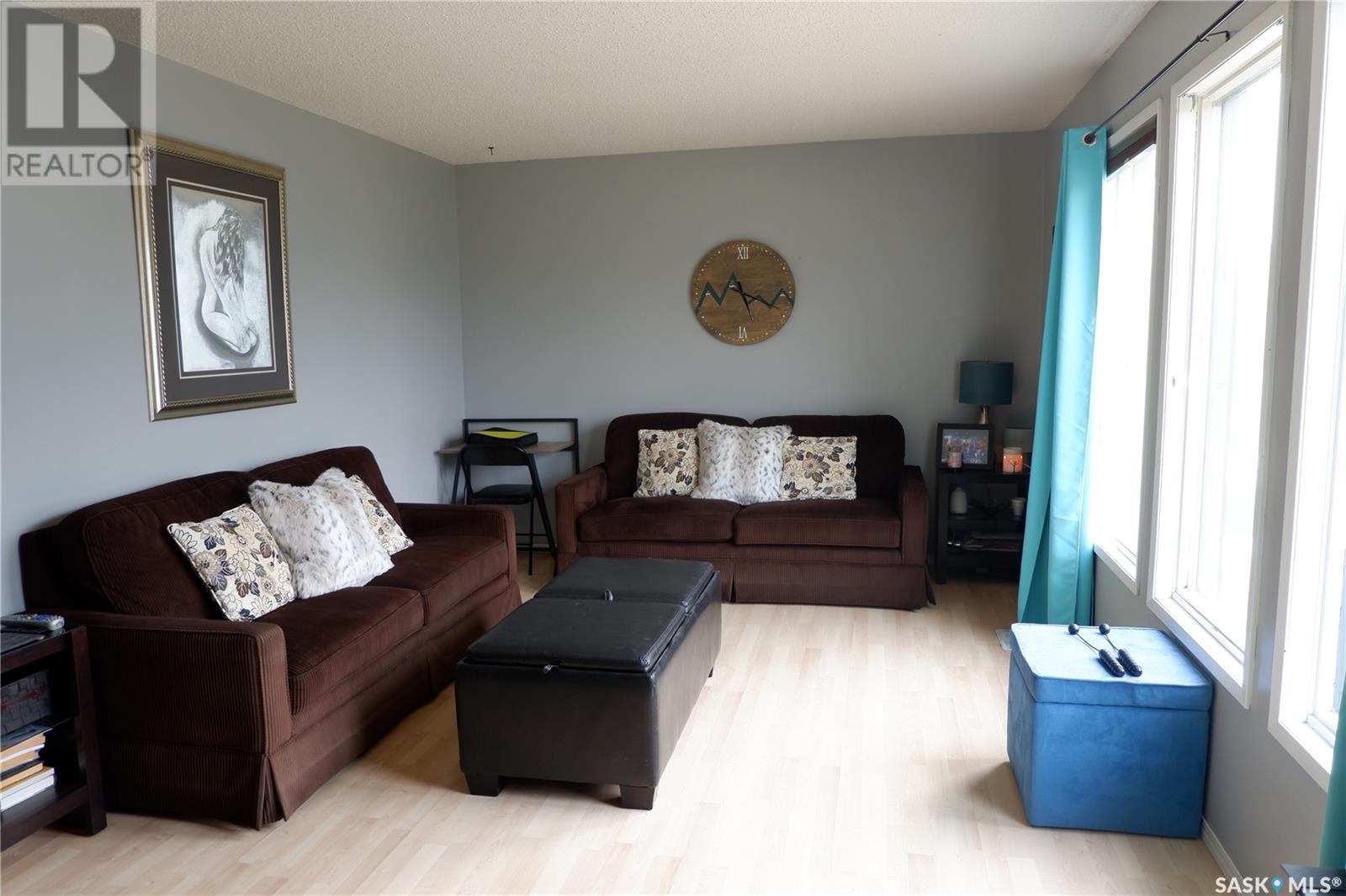Photo 7 of 1018 Granville Avenue, Assiniboia SK