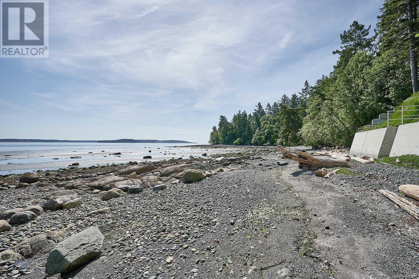  9005 Lochside Drive, North Saanich