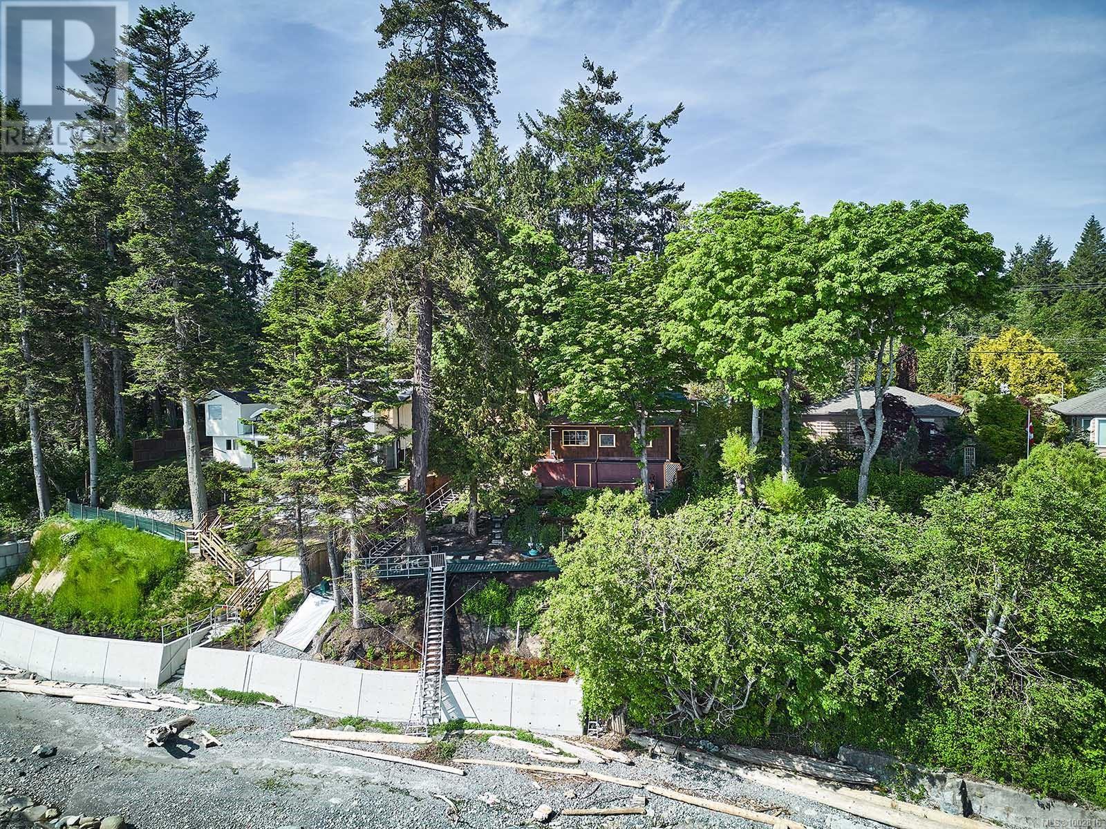  9005 Lochside Drive, North Saanich
