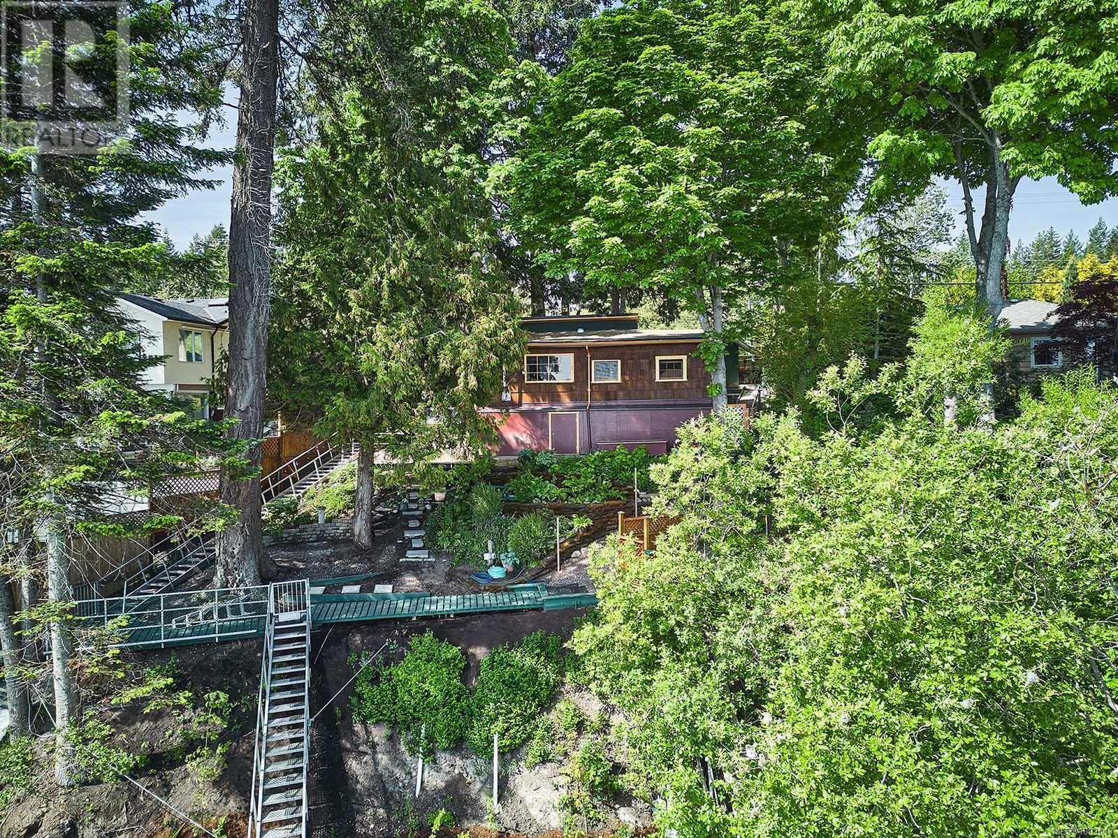  9005 Lochside Drive, North Saanich