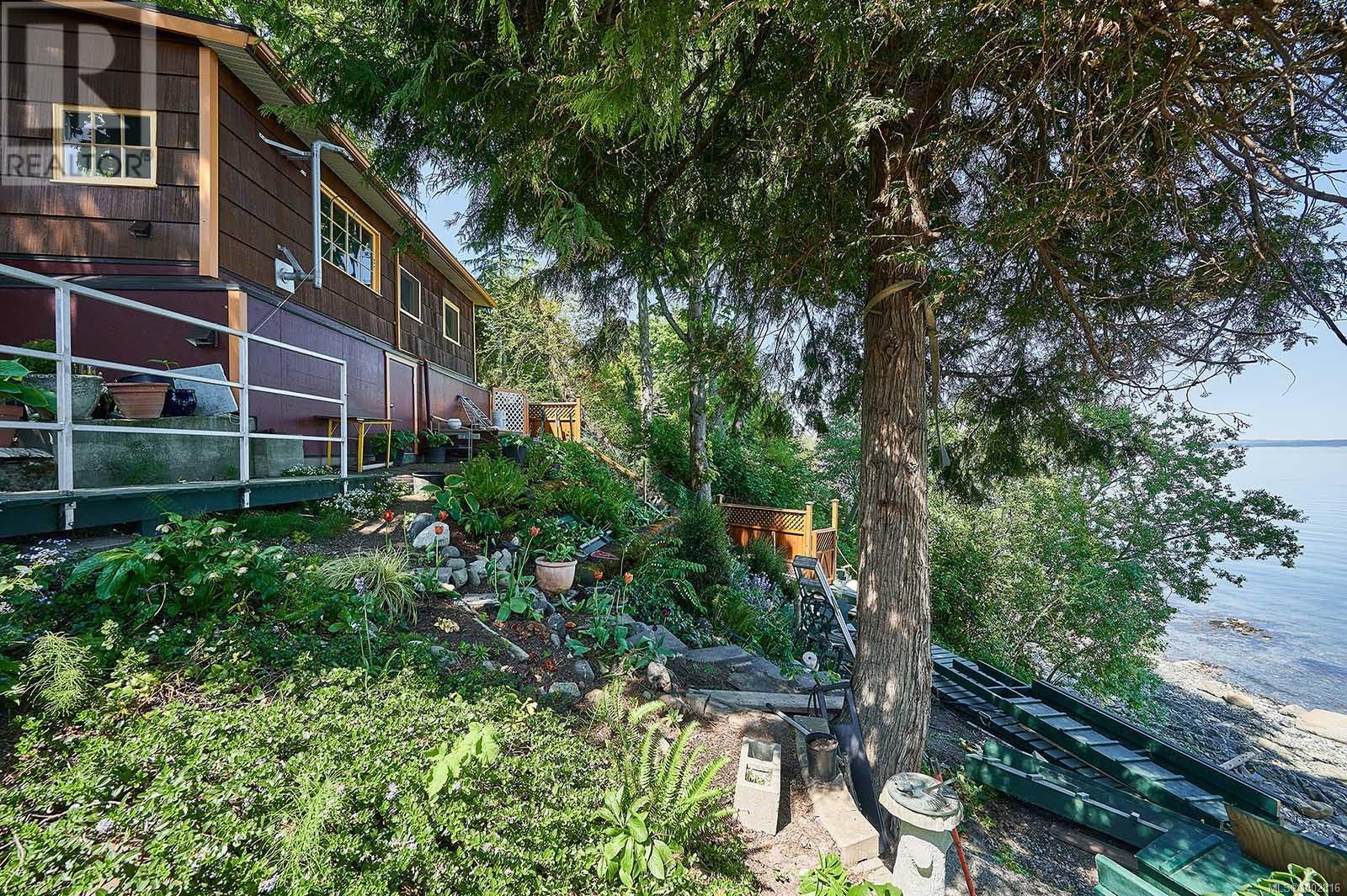  9005 Lochside Drive, North Saanich
