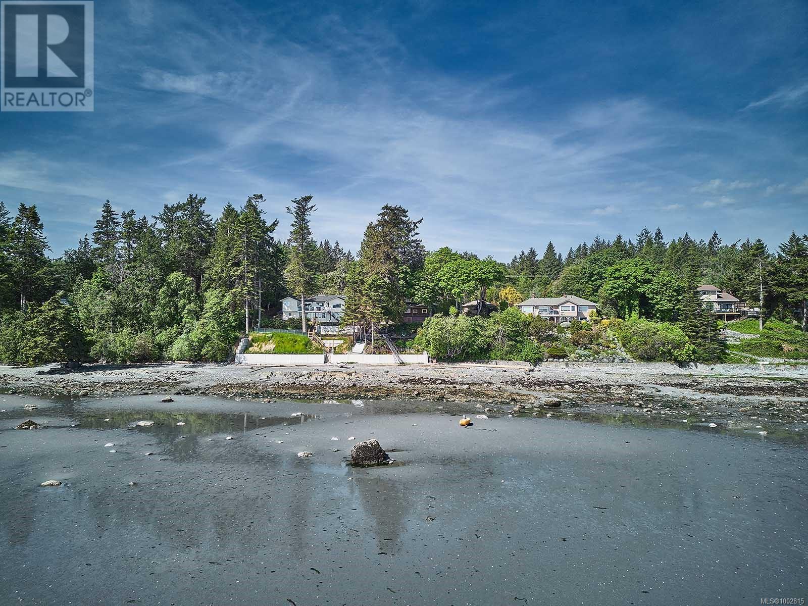  9005 Lochside Drive, North Saanich