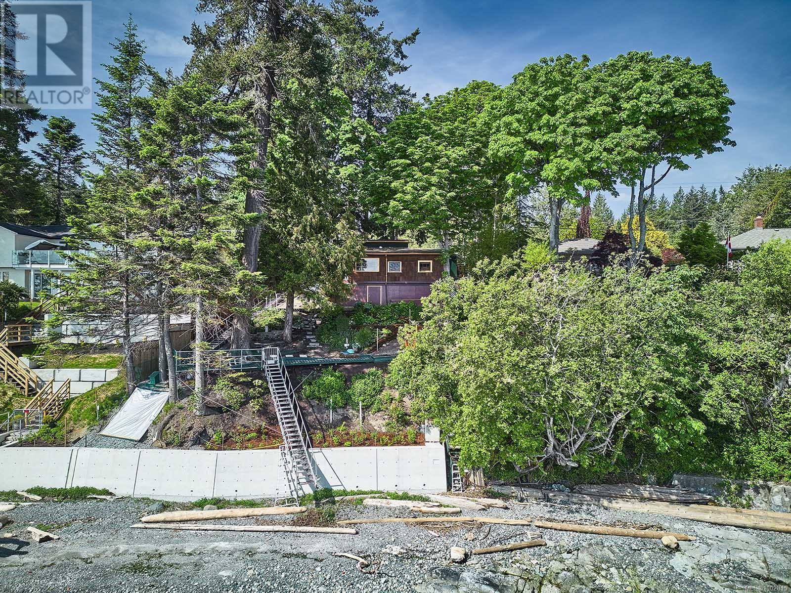  9005 Lochside Drive, North Saanich