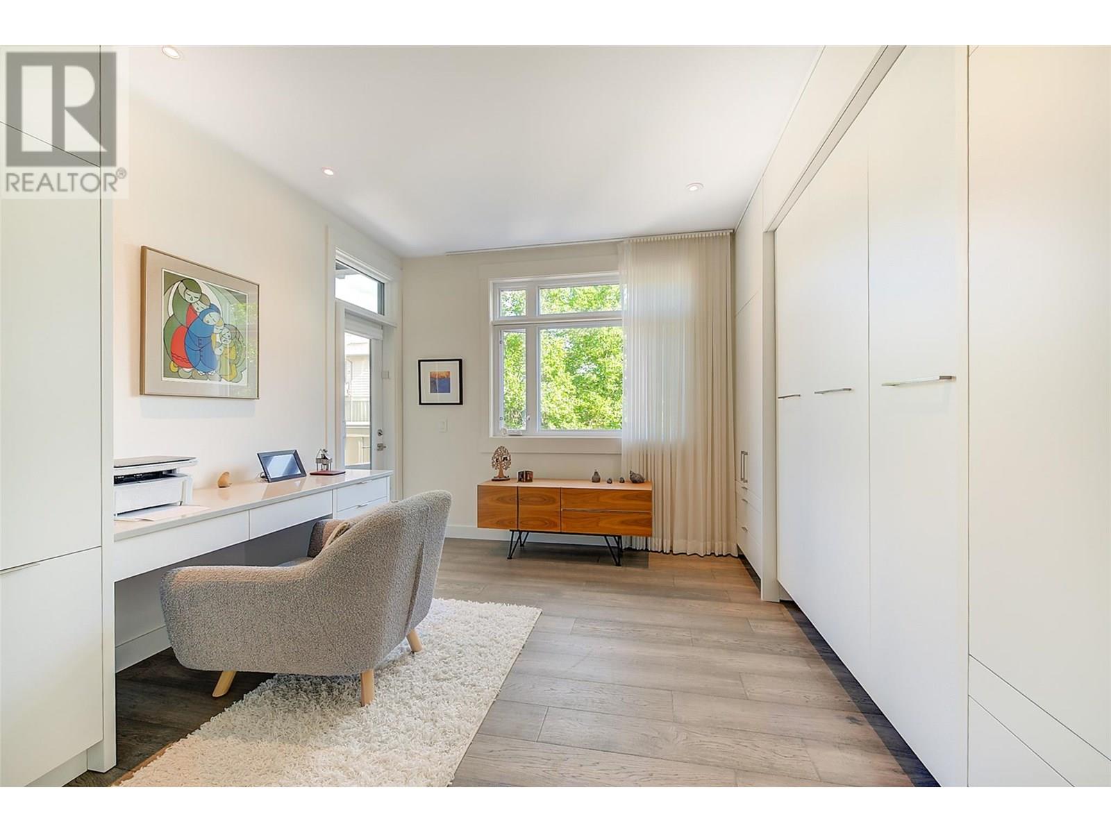 302 2901 Abbott Street, Kelowna