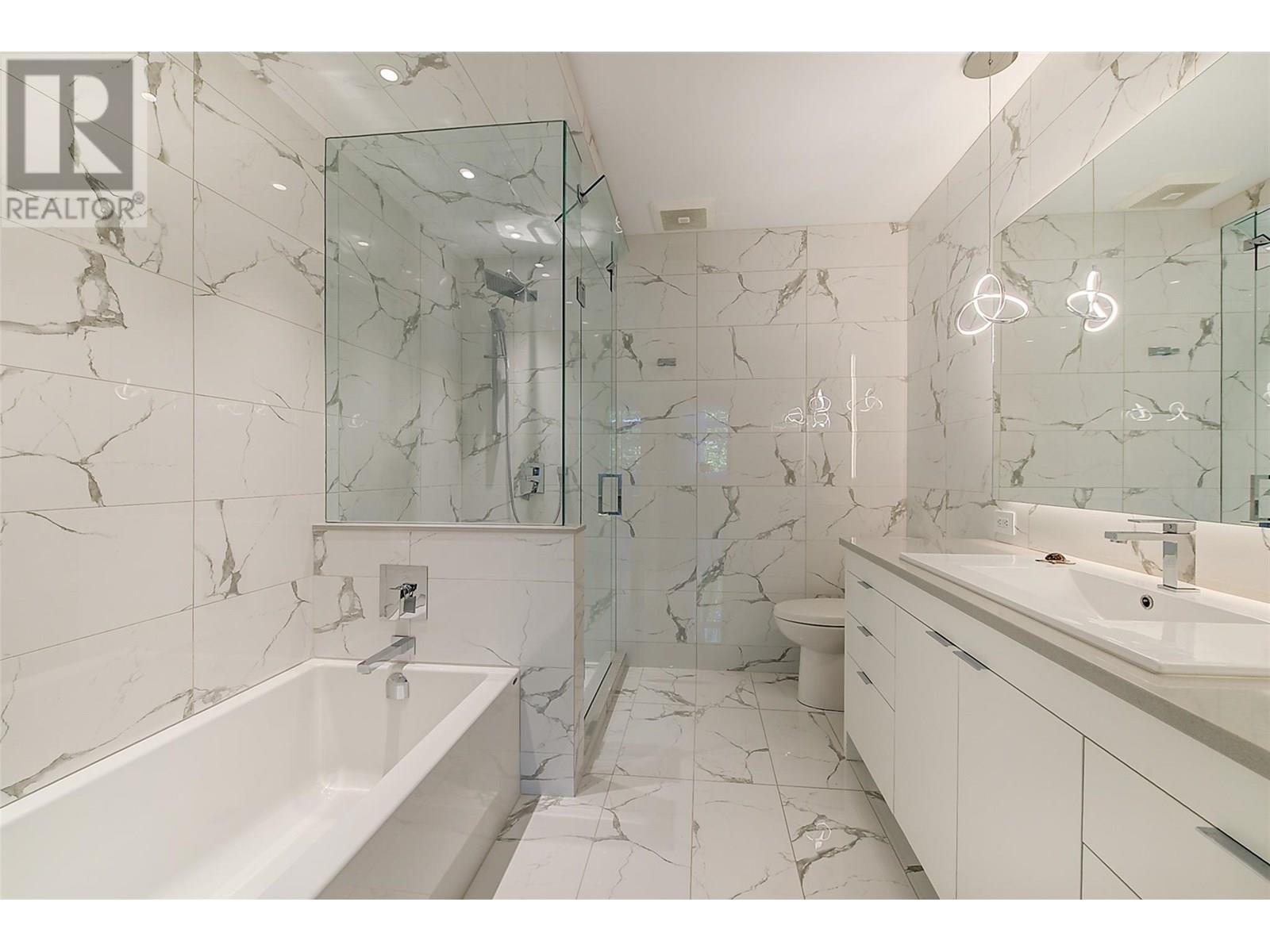 302 2901 Abbott Street, Kelowna