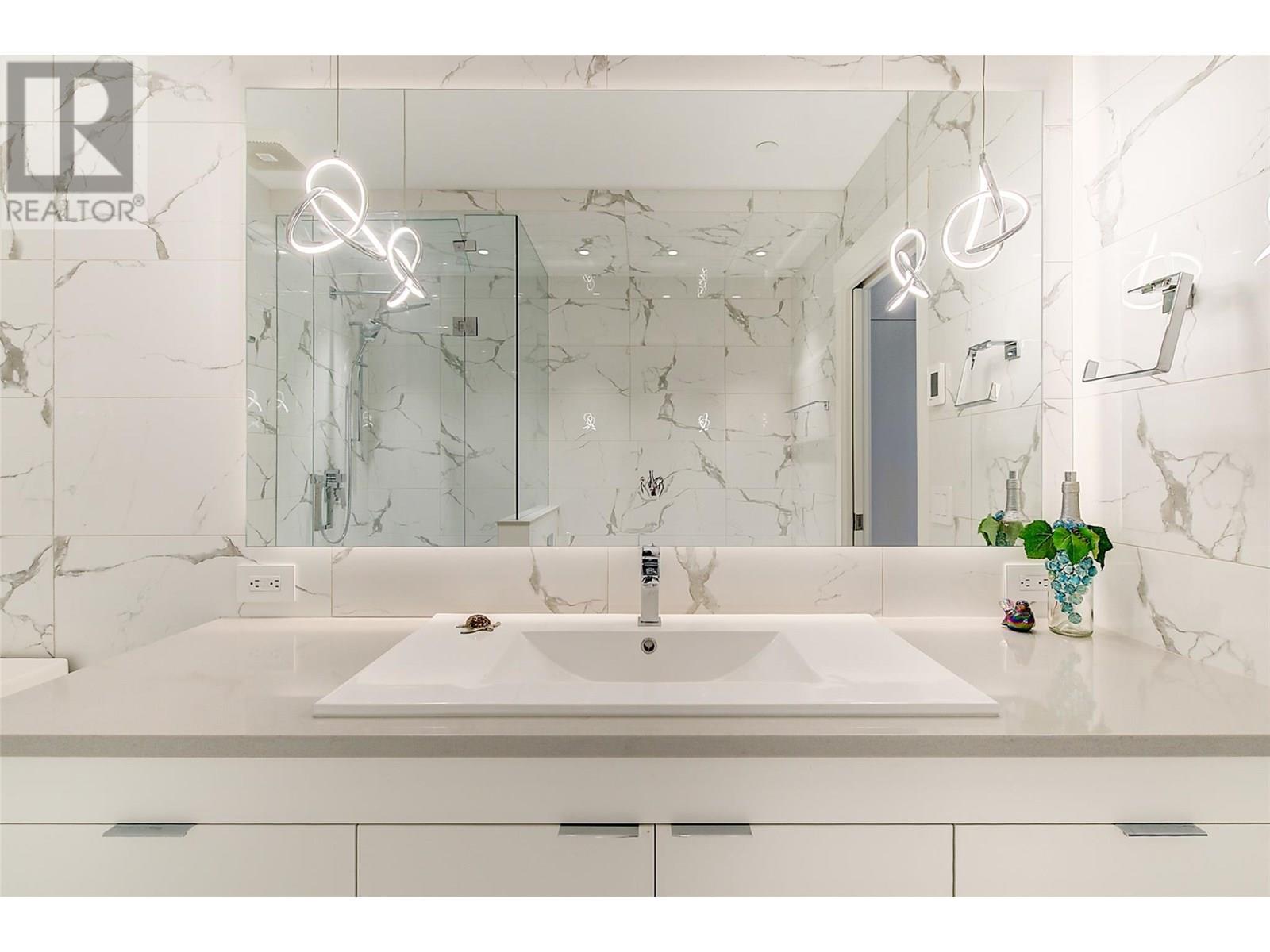 302 2901 Abbott Street, Kelowna