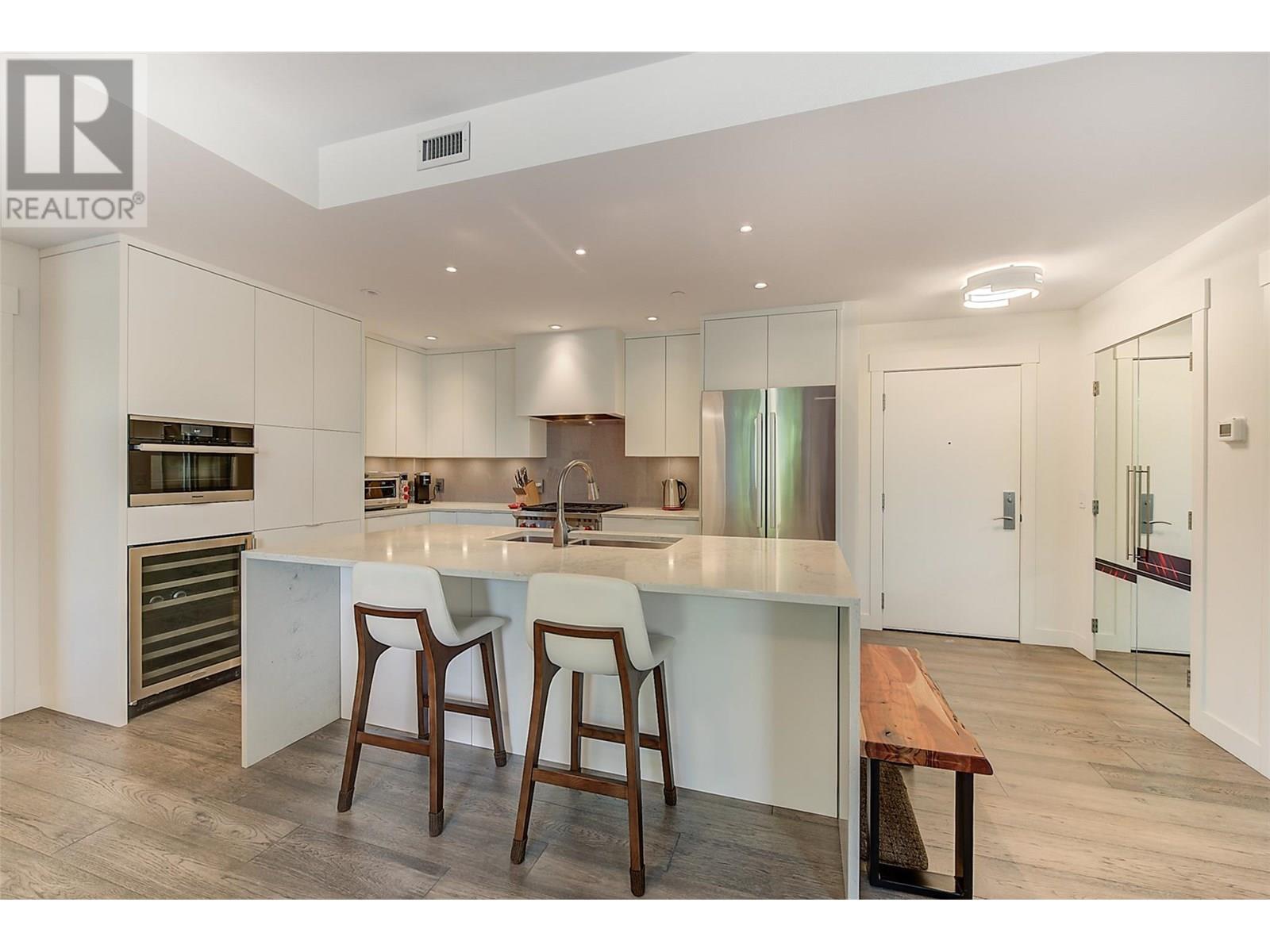 302 2901 Abbott Street, Kelowna
